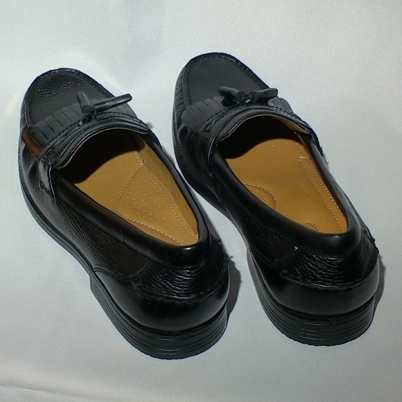 Chaps Carson black loafer with tassels. Size 11.5M - Picture 2 of 5